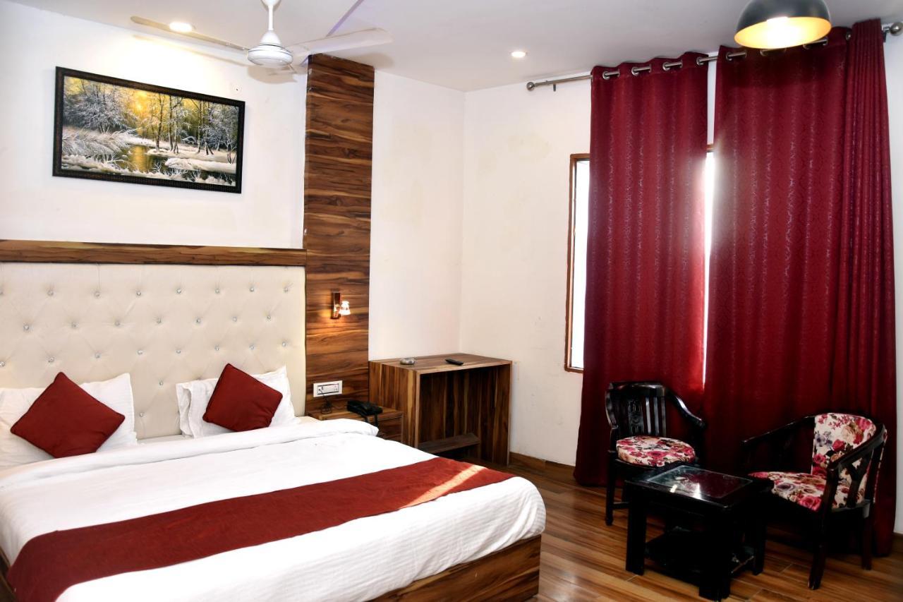Hotel D Plaza Zirakpur Екстер'єр фото