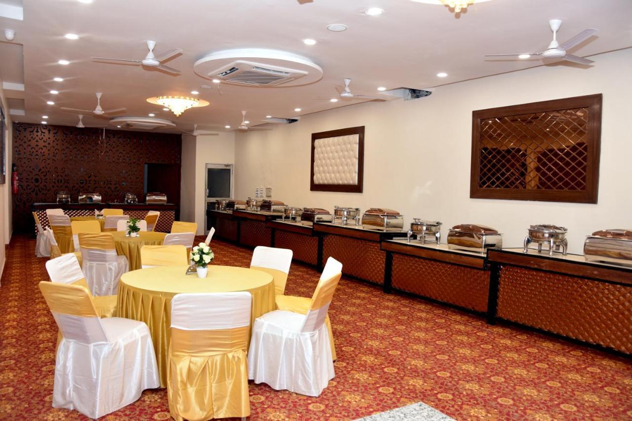 Hotel D Plaza Zirakpur Екстер'єр фото