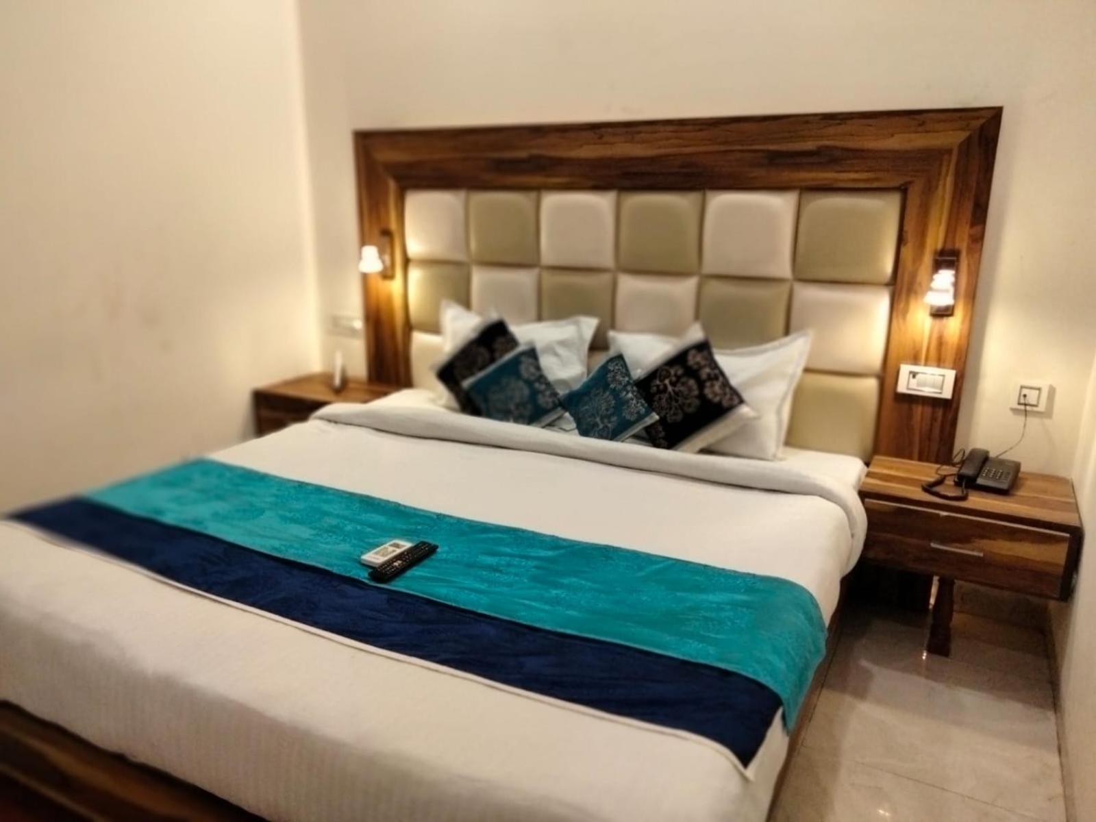Hotel D Plaza Zirakpur Екстер'єр фото