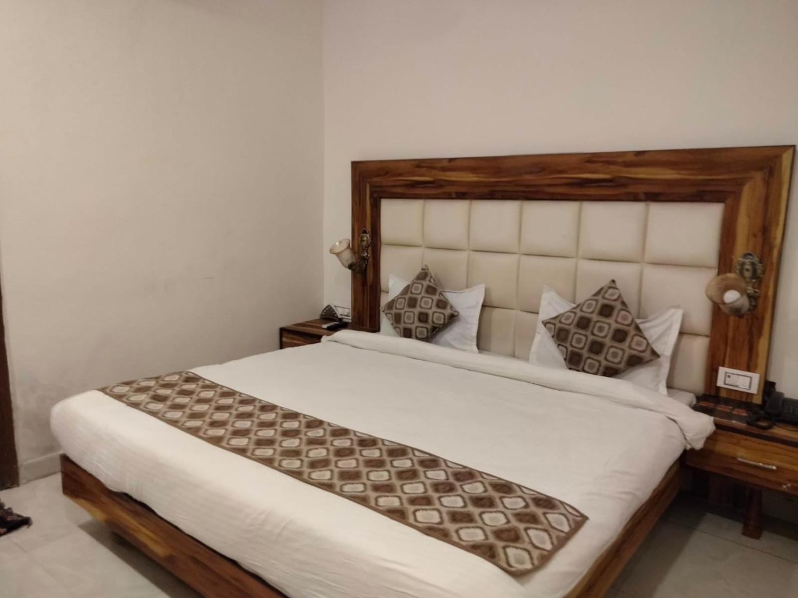 Hotel D Plaza Zirakpur Екстер'єр фото