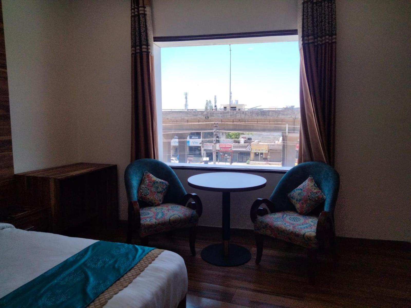 Hotel D Plaza Zirakpur Екстер'єр фото