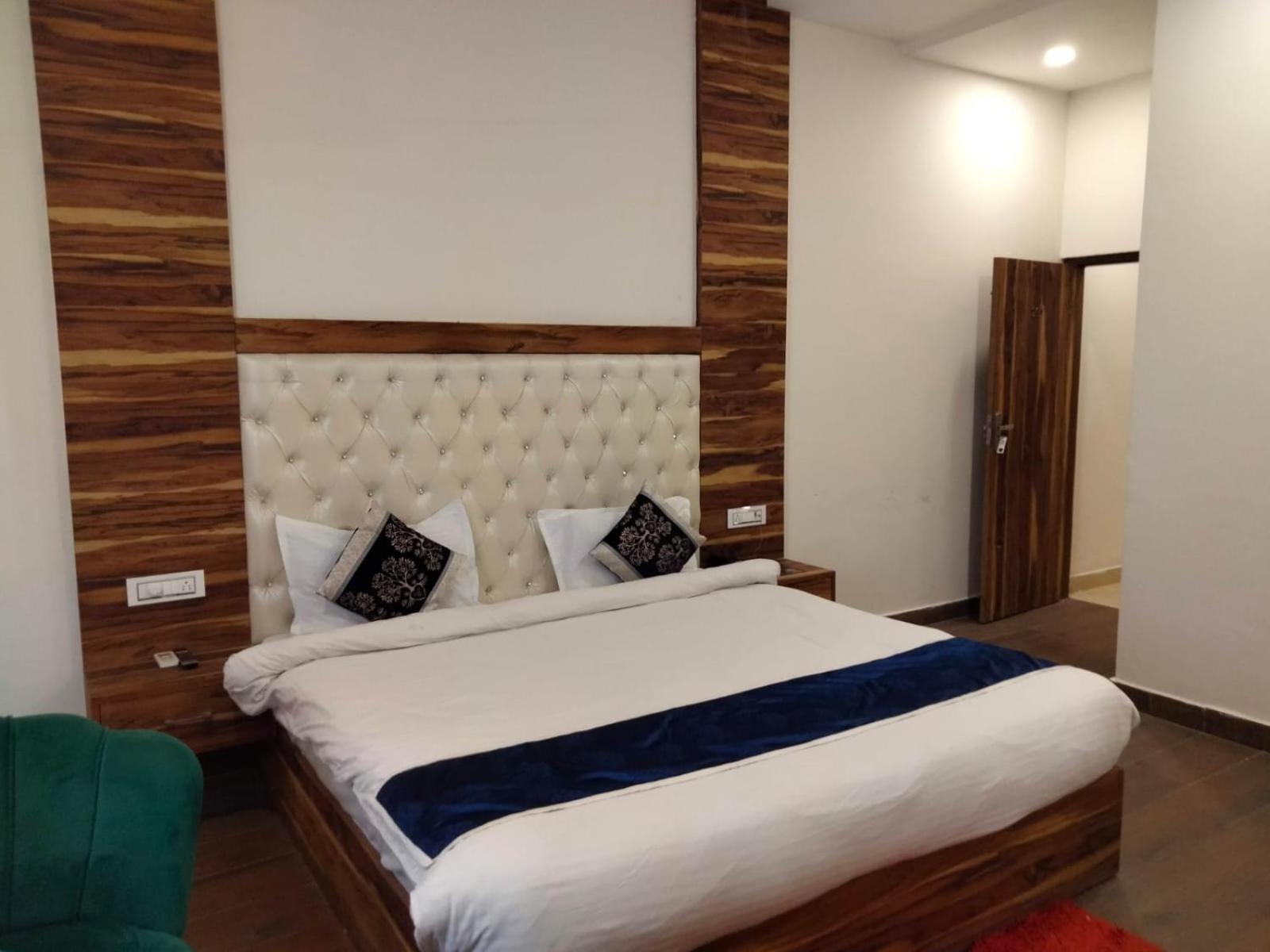 Hotel D Plaza Zirakpur Екстер'єр фото