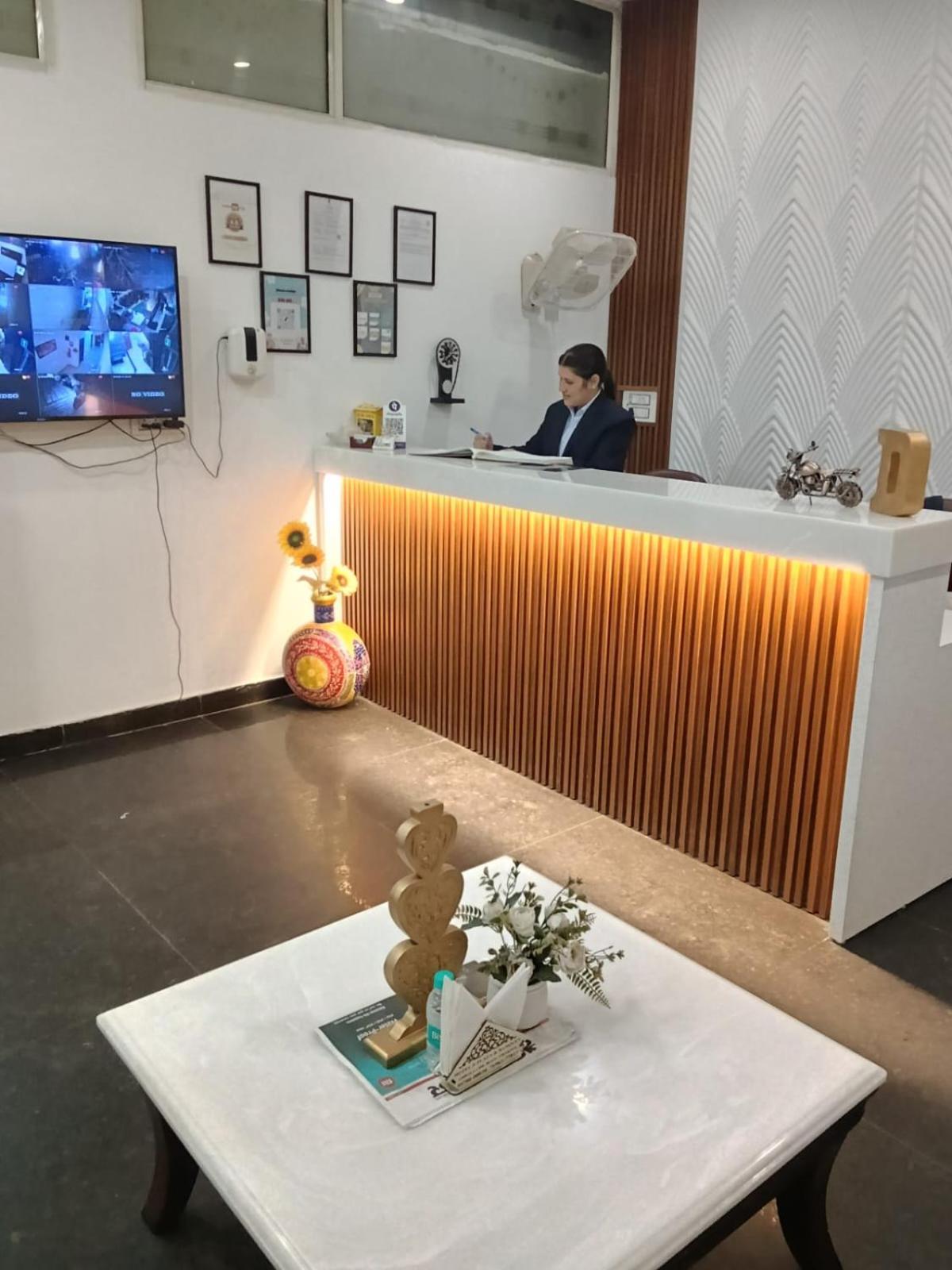 Hotel D Plaza Zirakpur Екстер'єр фото